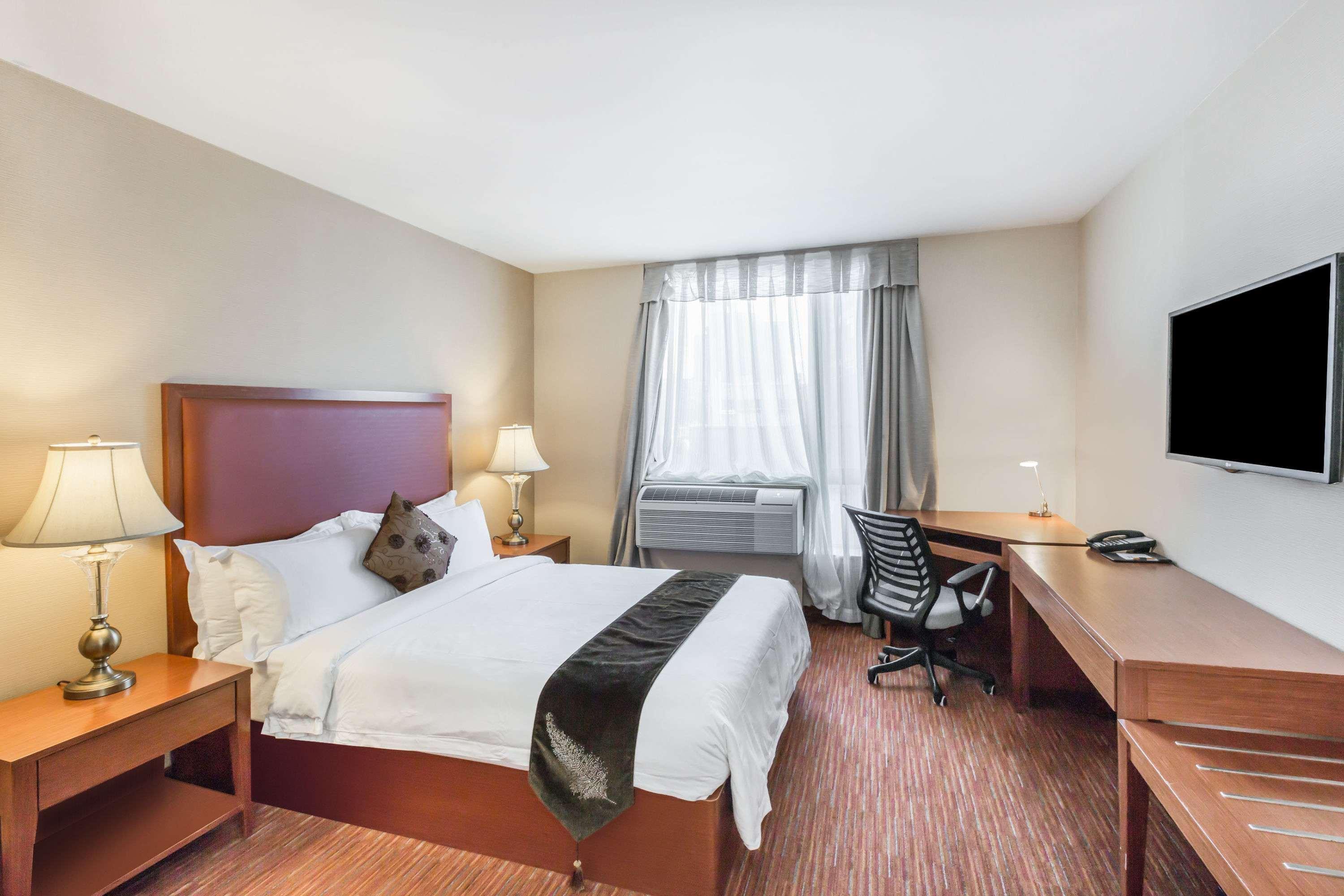 Ramada By Wyndham Flushing Queens New York Extérieur photo