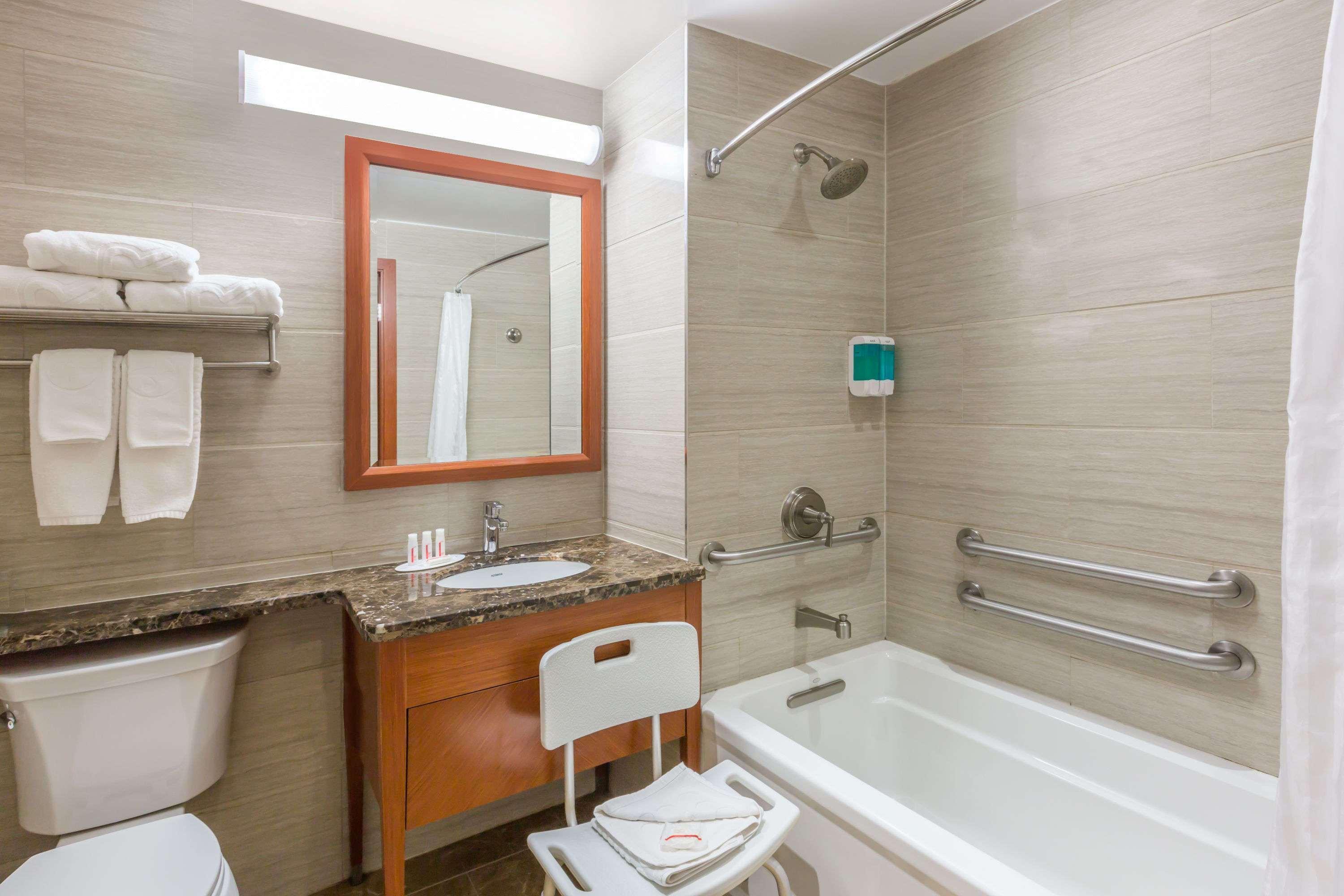 Ramada By Wyndham Flushing Queens New York Extérieur photo