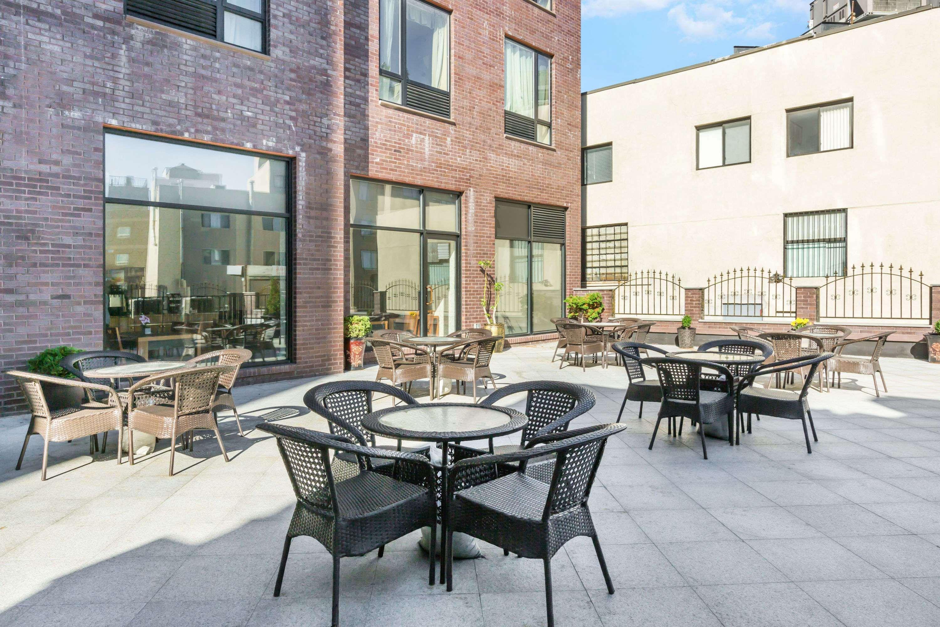 Ramada By Wyndham Flushing Queens New York Extérieur photo
