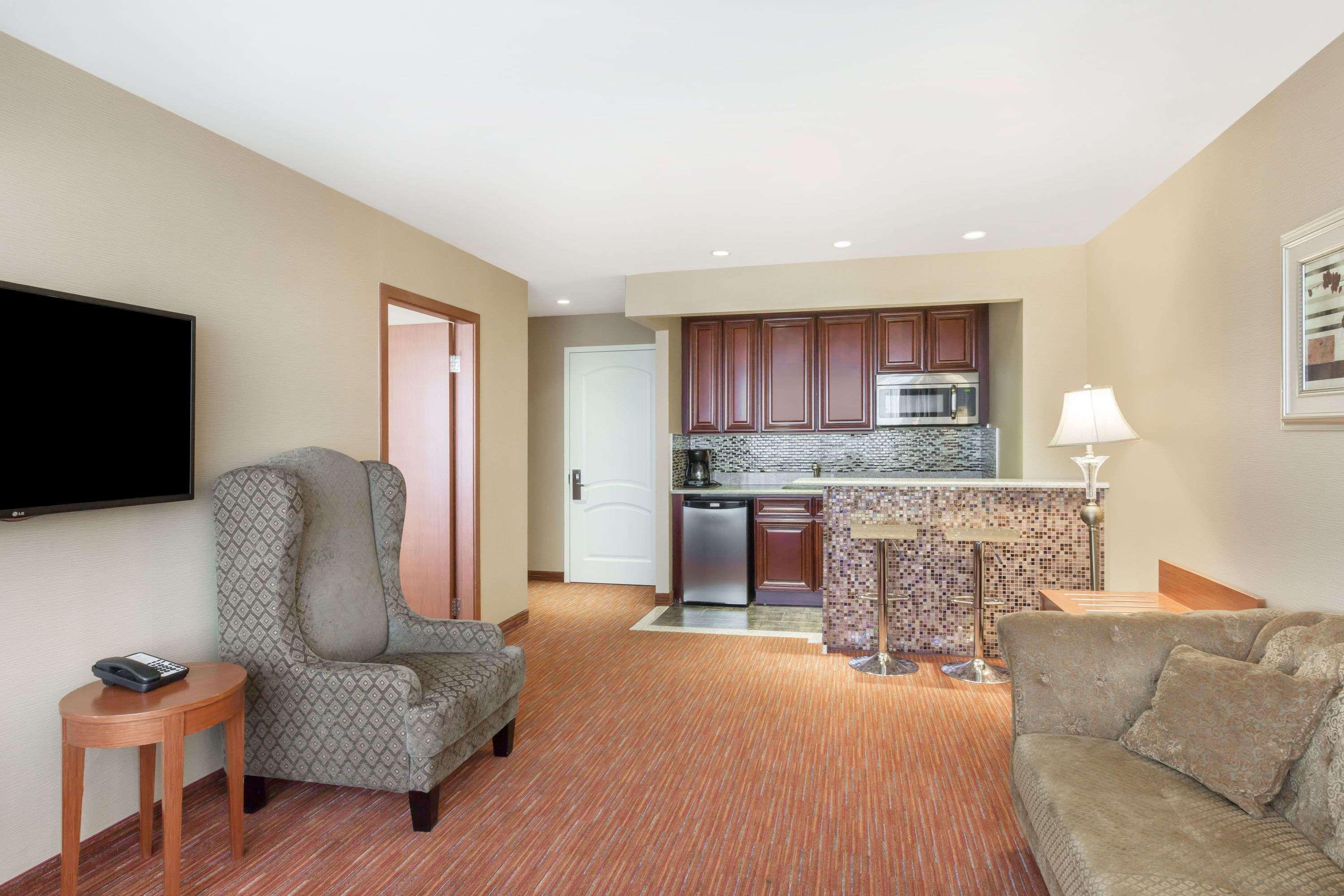 Ramada By Wyndham Flushing Queens New York Extérieur photo