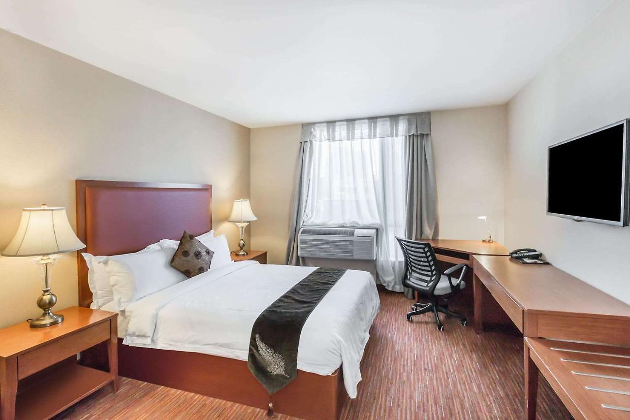Ramada By Wyndham Flushing Queens New York Extérieur photo